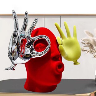 创意潮流植绒卡通人物摩登女郎OK摆件小众高级感电视柜抽象装饰品