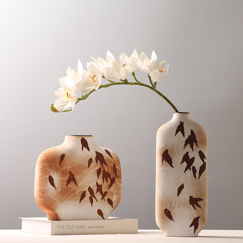 现代侘寂风复古陶瓷花瓶摆件创意扁瓶枫叶燕子图案插花鲜花花瓶