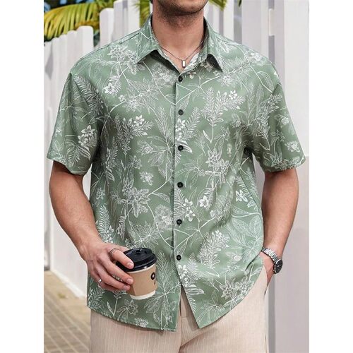 短袖翻领纽扣衬衫Men's short sleeved collared button up shirt