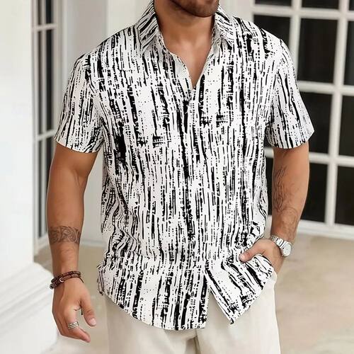 翻领系扣印花短袖T恤Flip collar printed short sleeved T-shirt