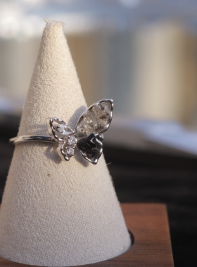 《半糖》复古轻奢黑色锆石蝴蝶开口圈戒指银色可调节指环不掉色