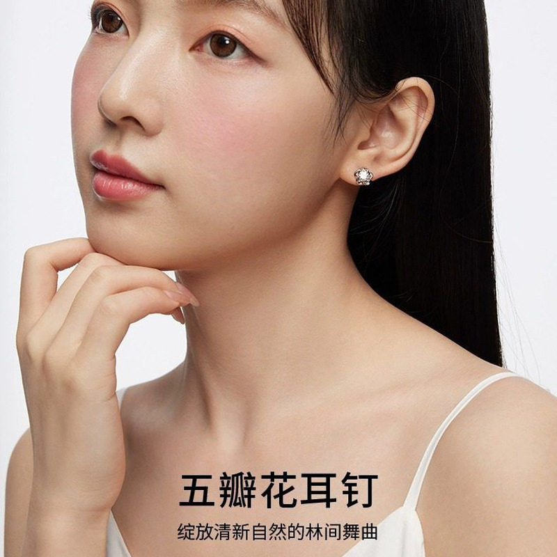 韩版小清新花朵耳钉女简约学生冷淡风日常通勤耳环送闺蜜百搭耳饰