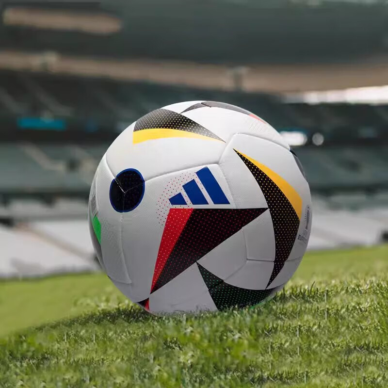 Adidas足球欧冠23-24赛季成人FIFA5号比赛小学生训练用球