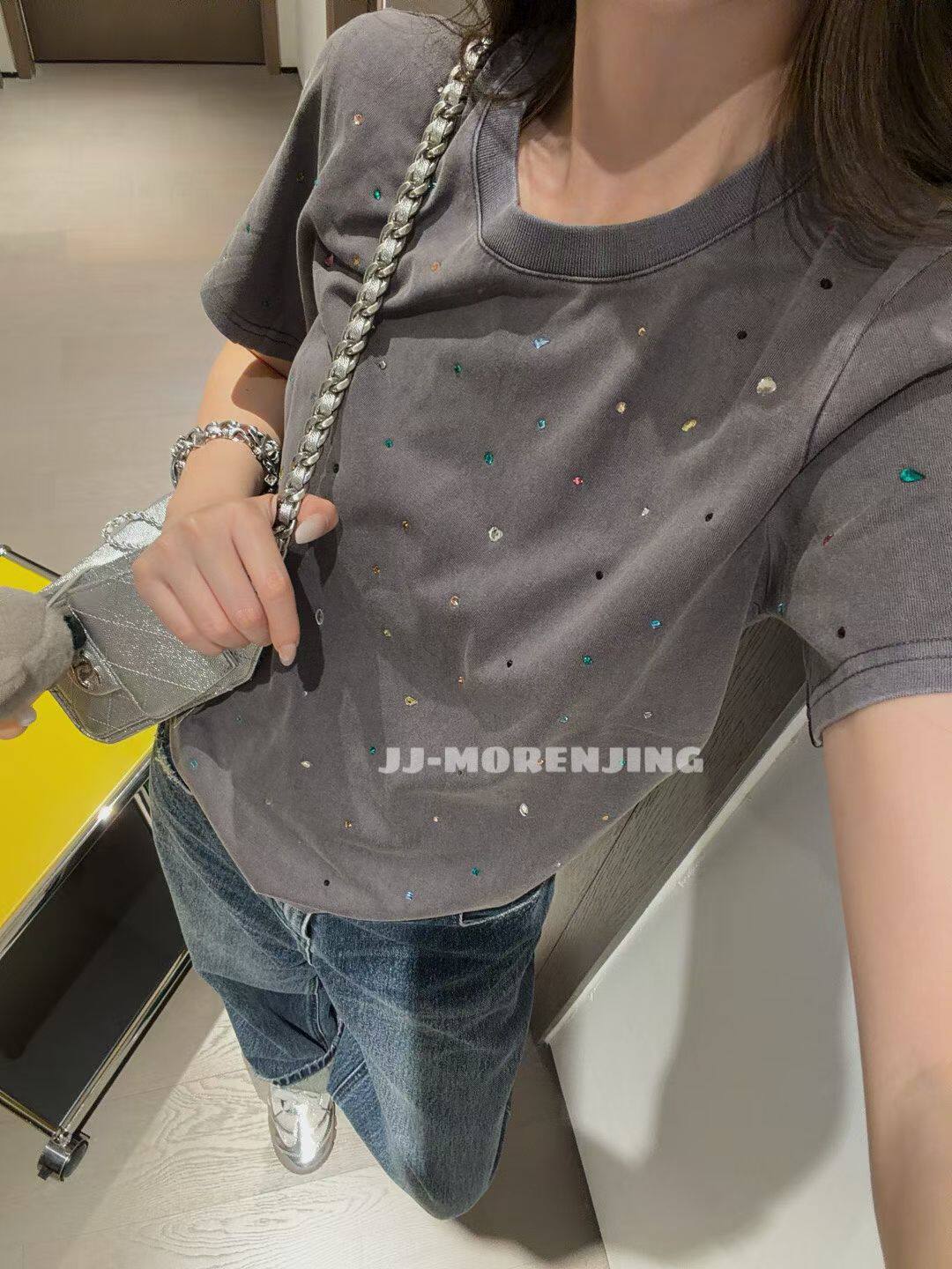 欧货2026早春新款时尚圆领重工多彩烫钻短袖T恤女做旧洋气上衣潮