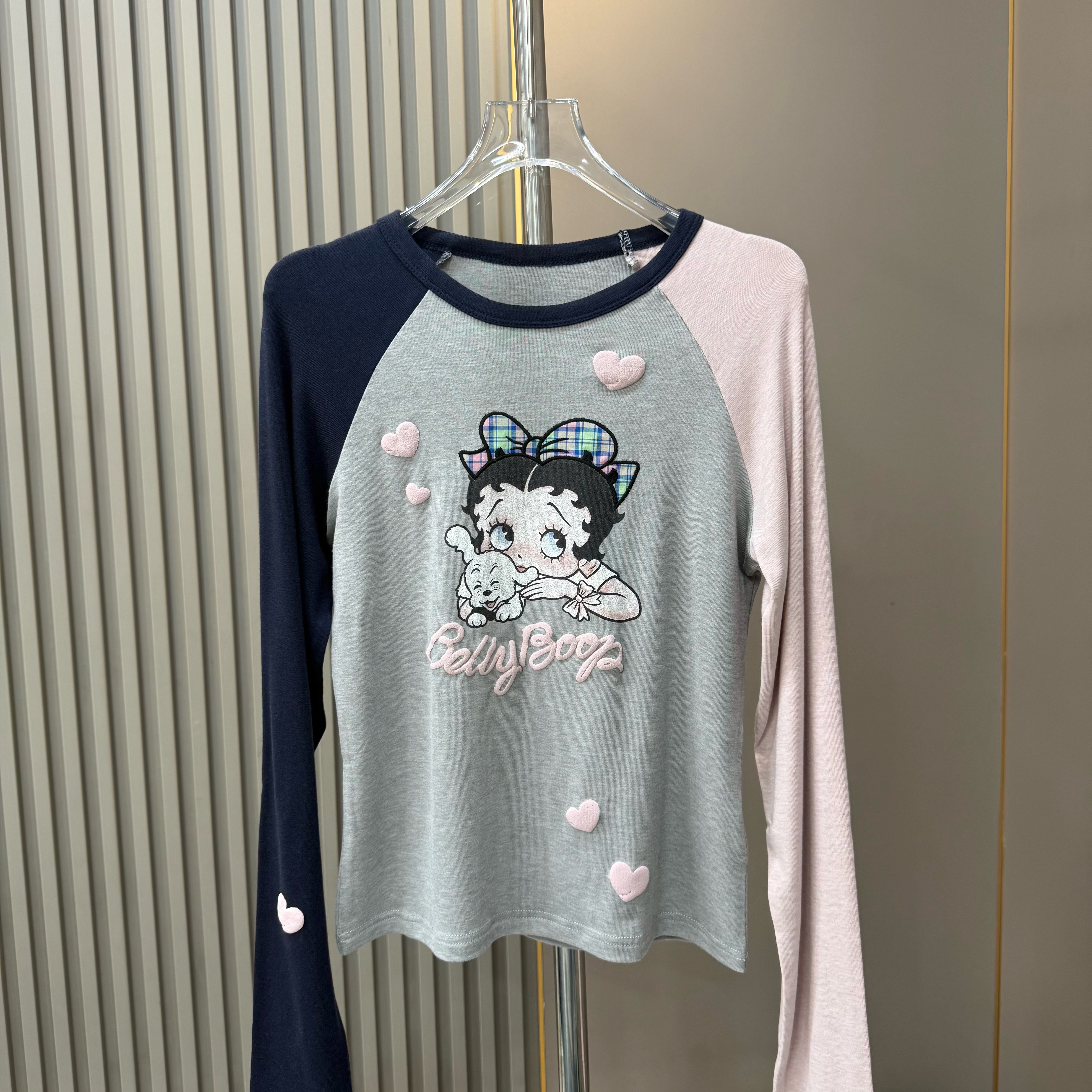 甜酷风 卡通贝蒂印花拼色插肩袖时髦修身长袖T恤女减龄秋季上衣