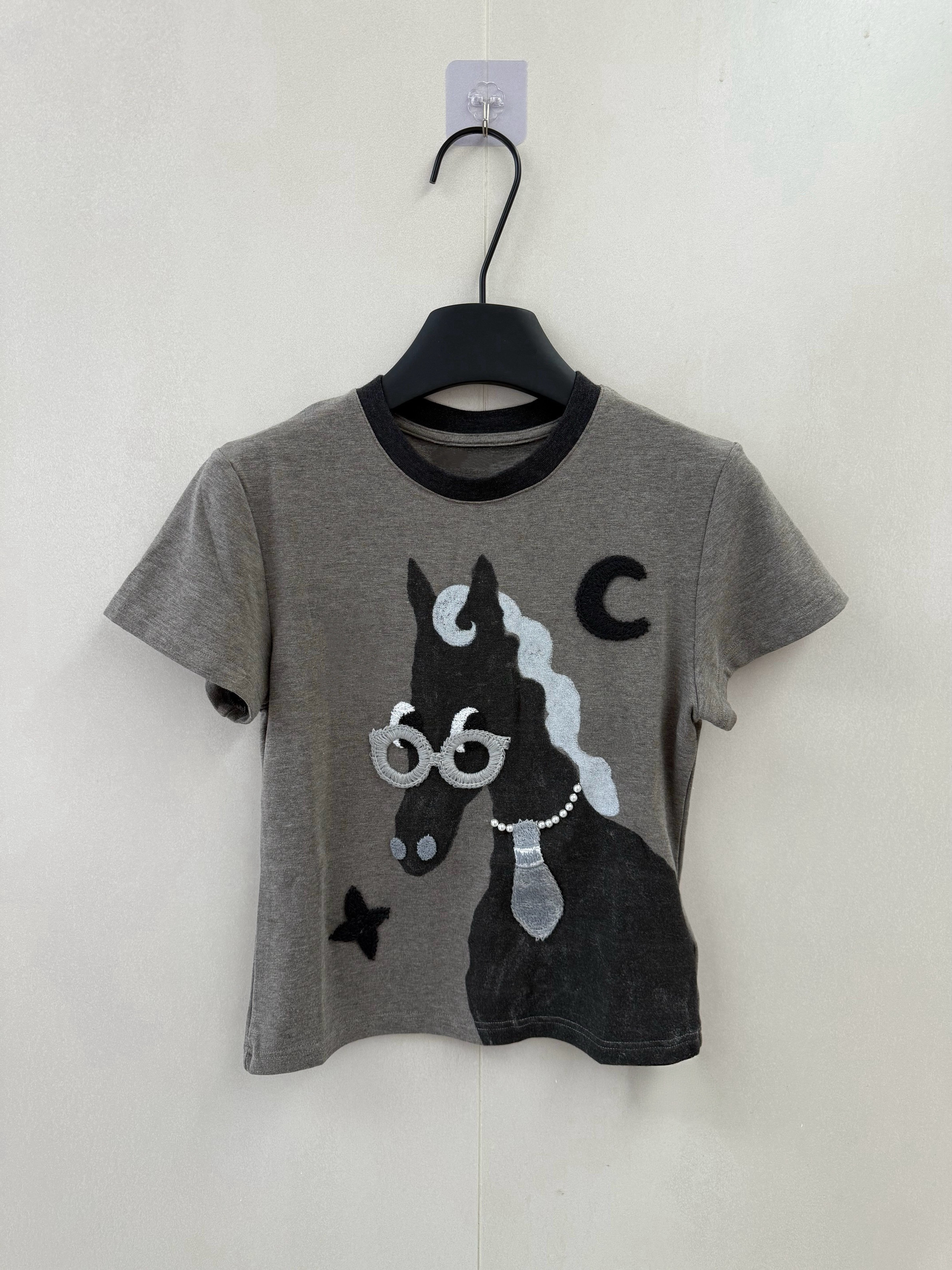 欧货2026 趣味可爱 眼镜小马图案短袖T恤女 春季新品修身小版上衣