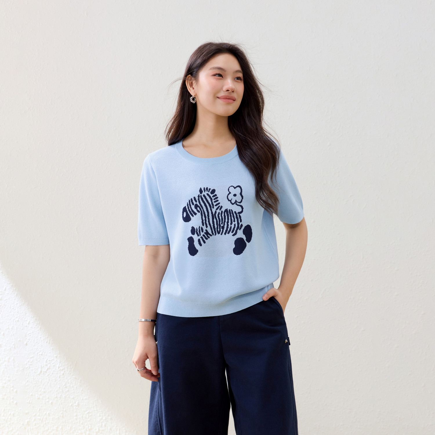 【圆领套头针织衫】纤莉秀大码女装气质减龄图案上衣胖mm夏装新款