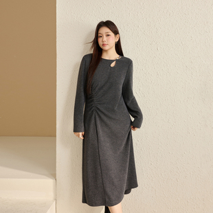 【轻熟风镂空领口连衣裙】纤莉秀大码女装褶皱设计长裙胖mm冬新款