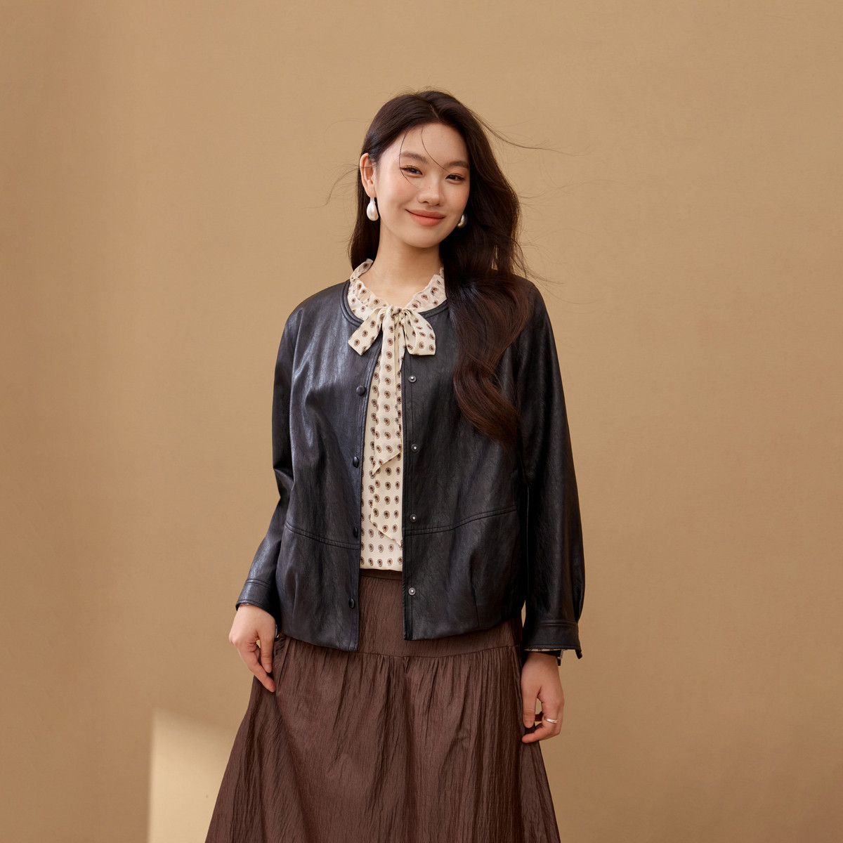 【哑光肌理感PU皮外套】纤莉秀大码女装洋气圆领外套胖mm秋装新款