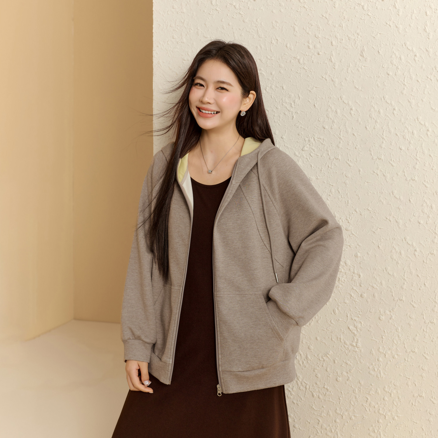 【慵懒百搭卫衣】纤莉秀大码女装休闲简约连帽上衣胖mm2026秋新款