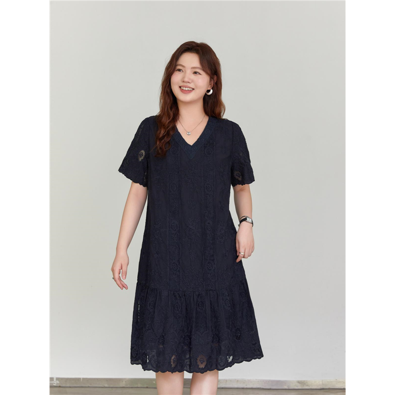 【海岛恋笺】蕾丝绣花V领连衣裙纤莉秀大码女装胖mm2025夏装新款