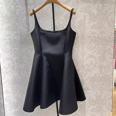 小香风A字型纯色吊带性感连衣裙