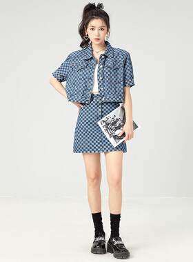 时尚牛仔套装女2026年夏季新款翻领格子短袖上衣外套高腰半身裙子