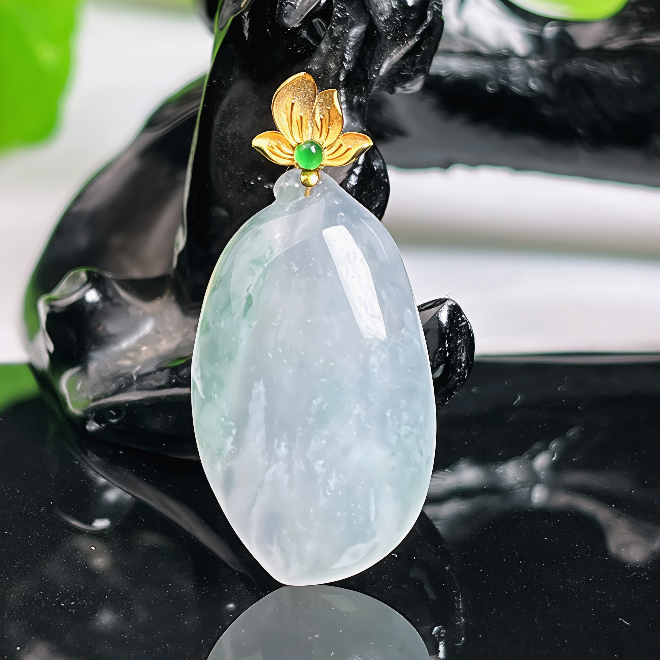 缅甸天然A货翡翠18k金镶翡翠吊坠冰种飘花福瓜吊坠