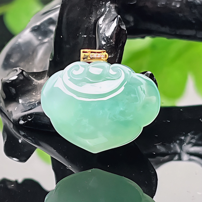 缅甸A货翡翠18K金镶如意吊坠