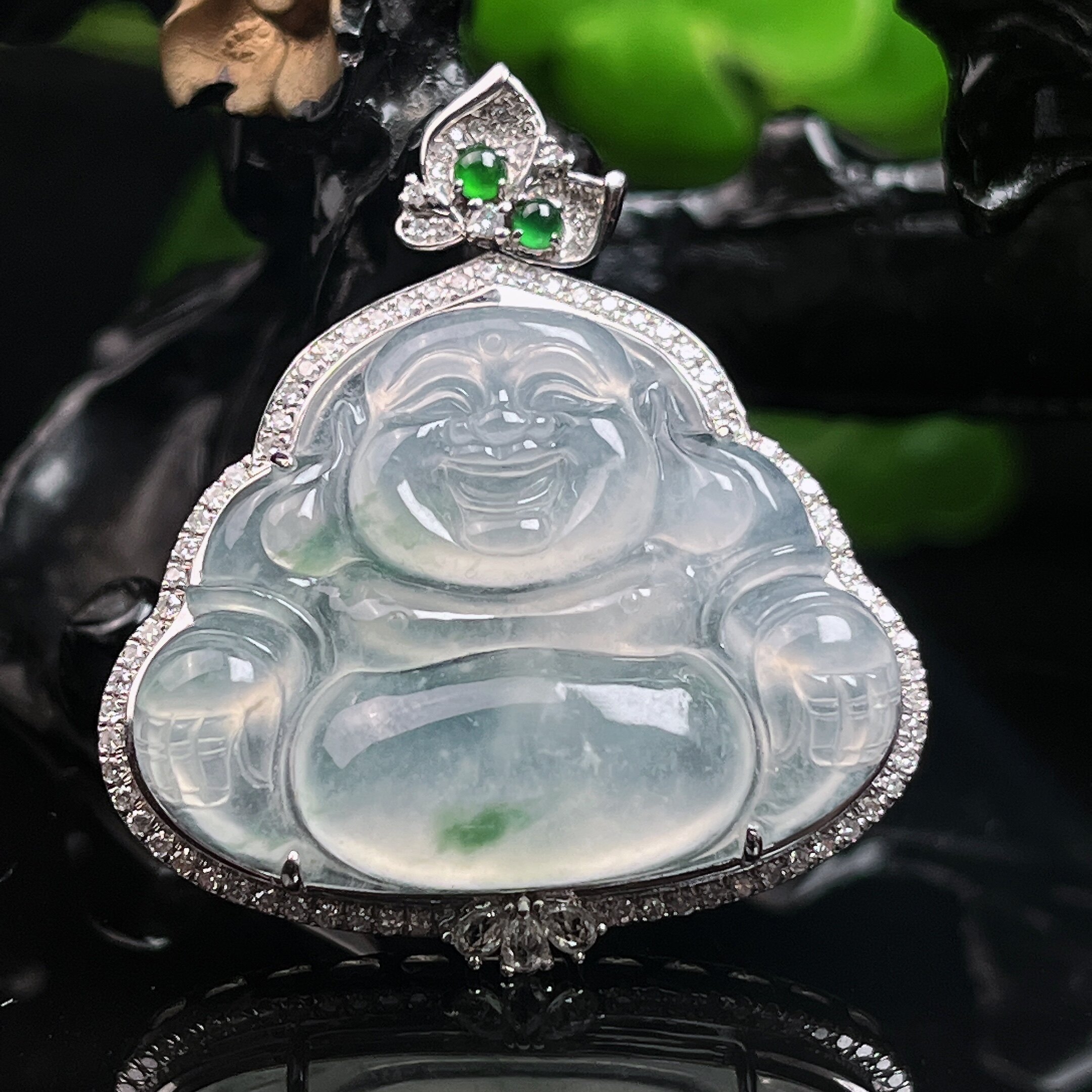 缅甸A货冰种18K金伴钻镶嵌白冰飘花佛公吊坠