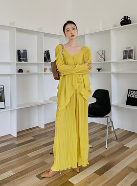 褶皱黄色V领衬衫女夏季2023年新款法式减龄漂亮小衫短款上衣