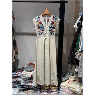 亚麻法式 26早春新款 浪漫风V领蕾丝刺绣连衣裙女 韩钰DESIGN