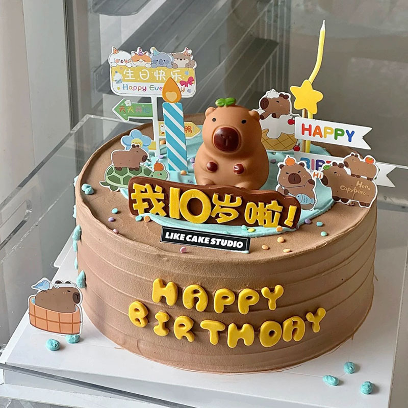 网红宝宝生日蛋糕装饰小豚鼠摆件搪胶卡皮巴拉摸鱼洗澡豚烘焙插件