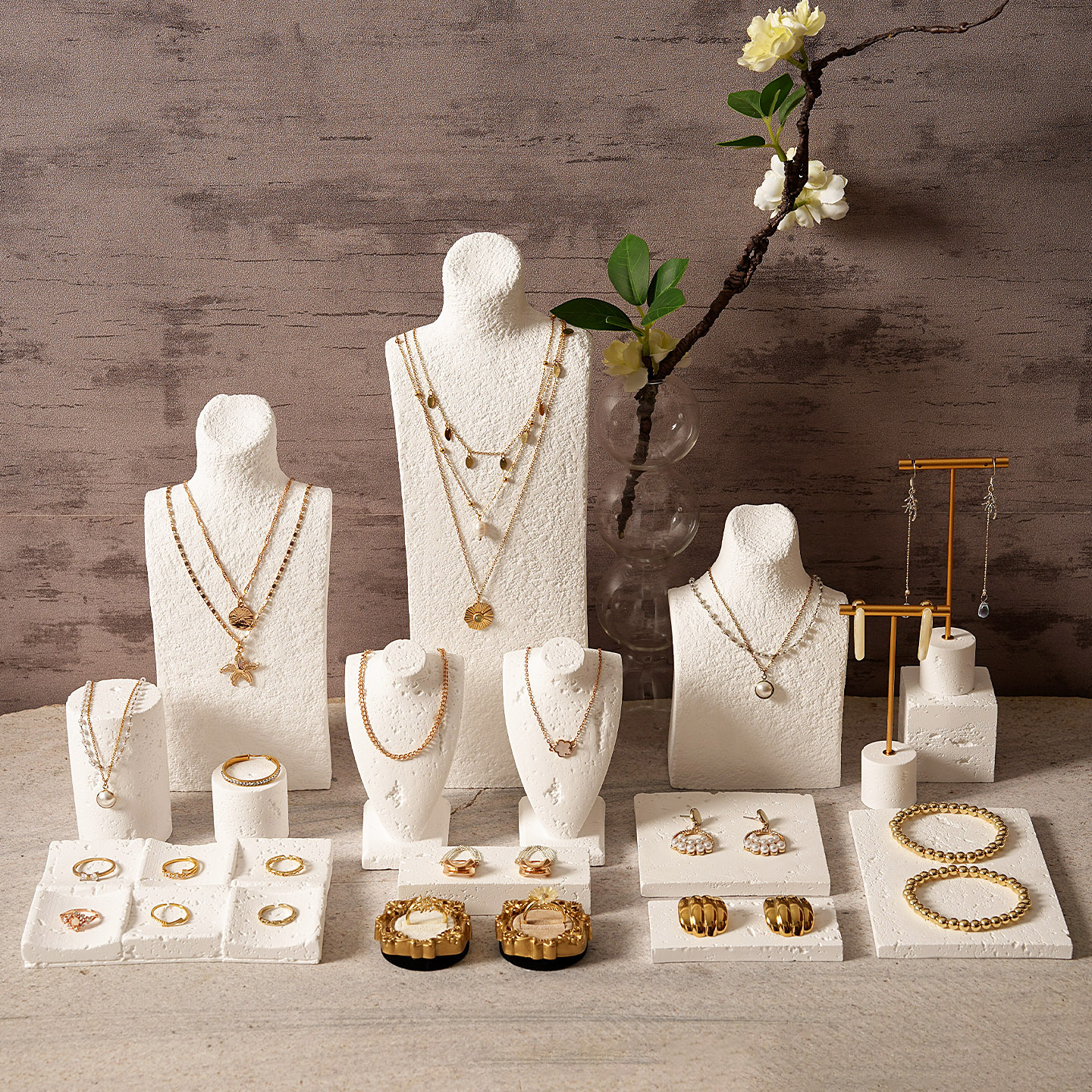 白色石膏洞石首饰展示架