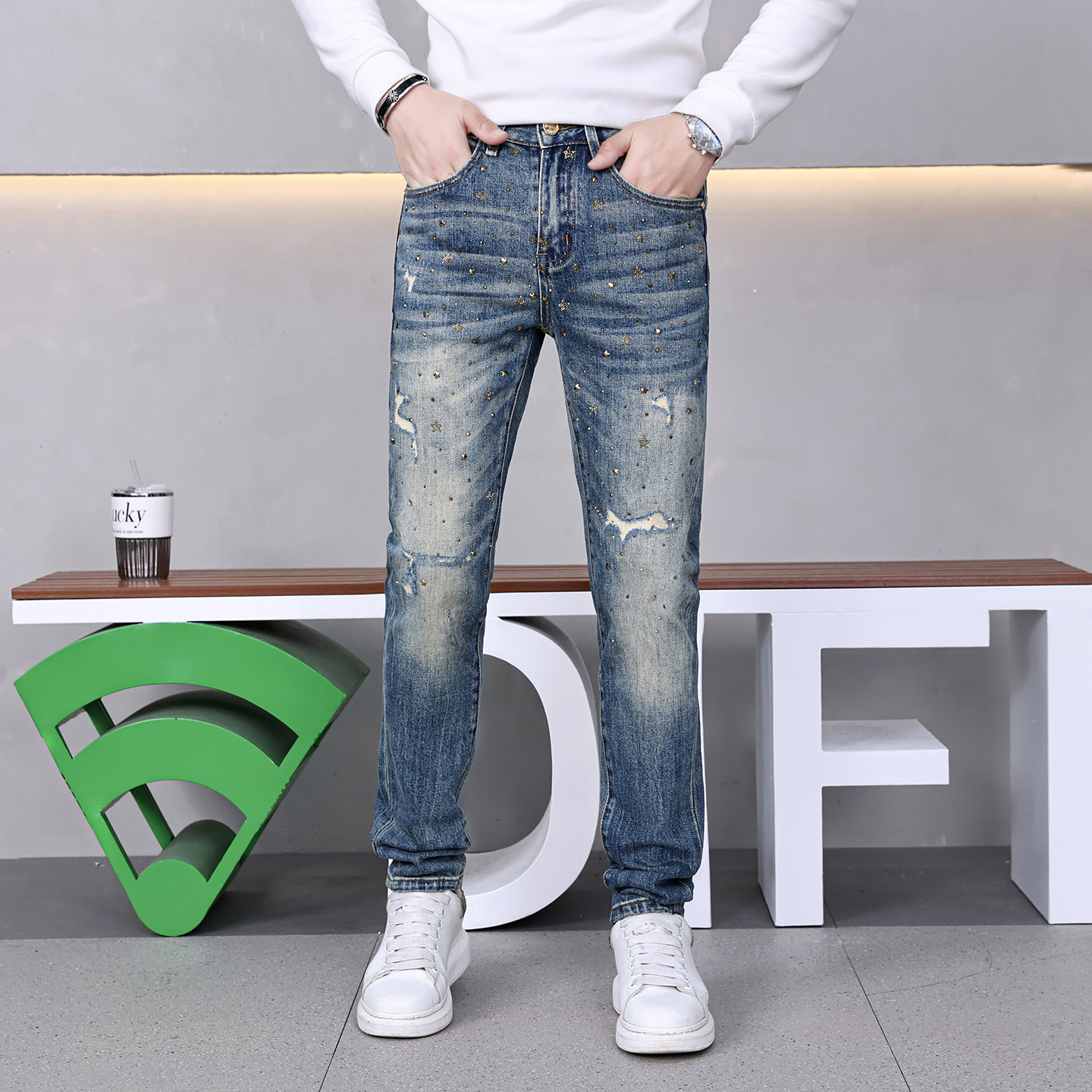 高端潮牌复古破洞烫钻牛仔裤