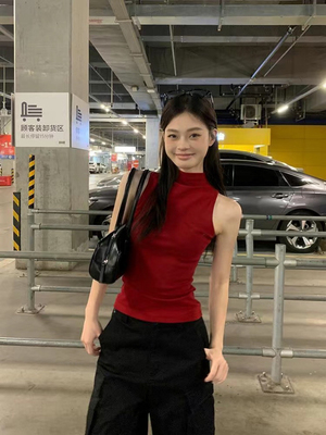 红色半高领无袖背心女2025春夏辣妹性感紧身显瘦短款内搭上衣外穿