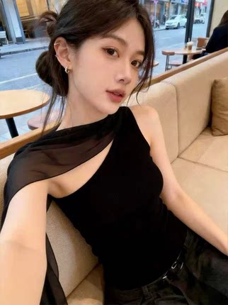 2026时尚辣妹网纱飘带露肩背心女夏季气质绝美修身显瘦斜肩背心
