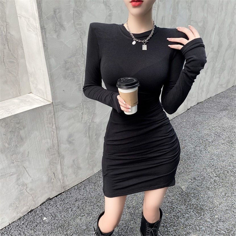 秋冬性感紧身包臀打底裙女长袖2025新款气质显瘦垫肩连衣裙