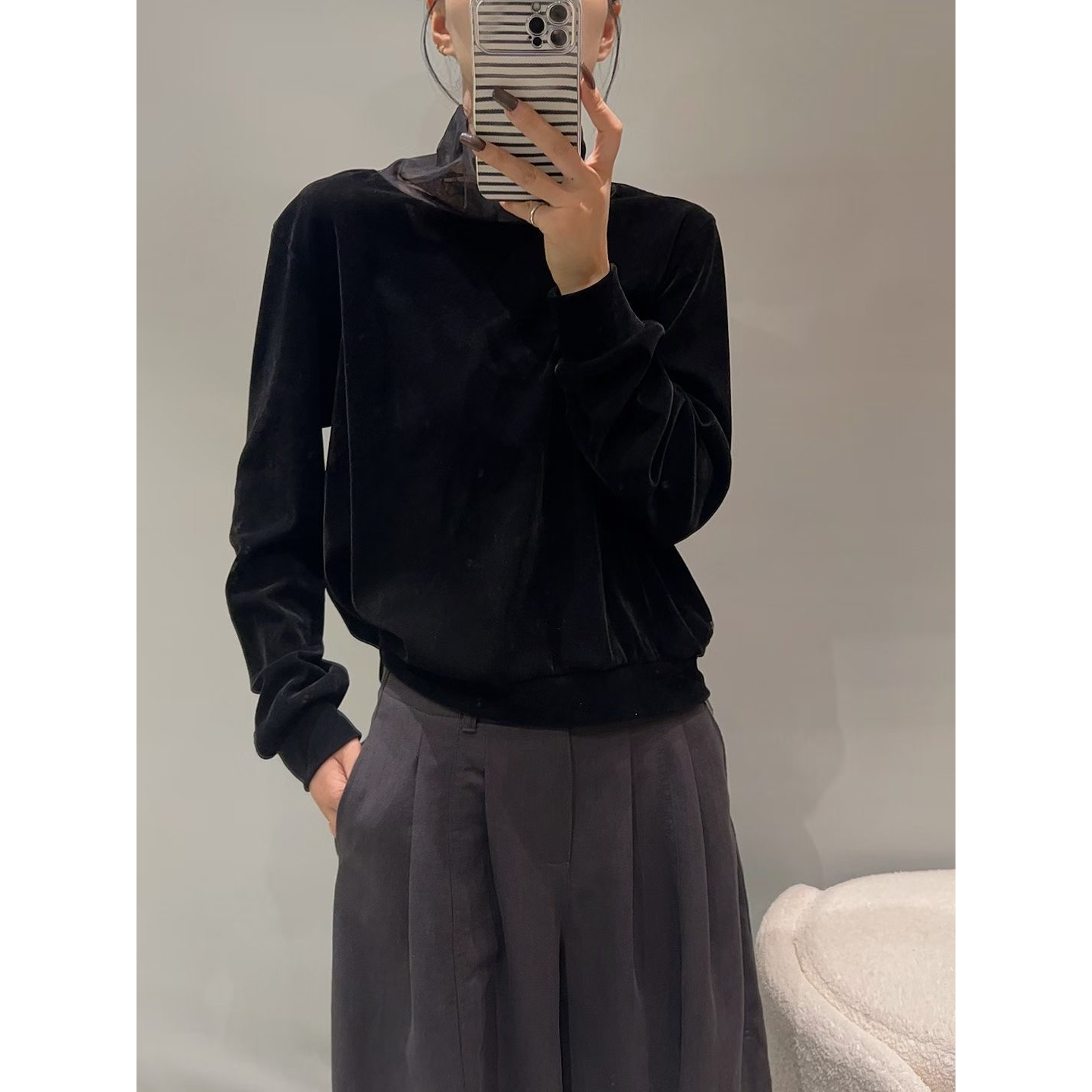 气质简约圆领丝绒长袖T恤女修身显瘦百搭纯色正肩打底衫洋气上衣