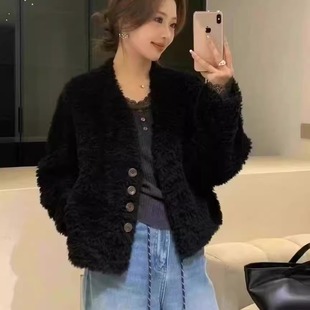 皮草外套短款 环保羊羔绒黑色v领皮毛一体小个子大衣 女2025冬新款