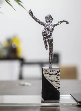 现代简约金属人物舞者装饰品摆件样板间书柜合金极简创意雕塑摆设