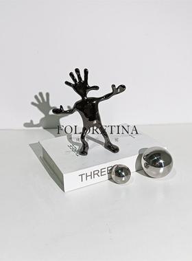 现代简约样板间柜子抽象人物摆件铝合金天使摆设书房创意装饰品