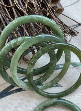 镯子飘花女款天然岫玉