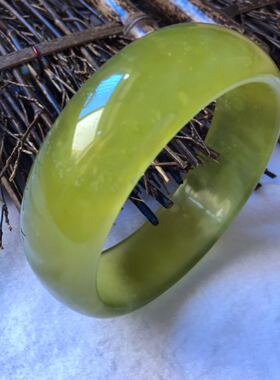 大口径冰透微棉臂镯宽版天然岫玉