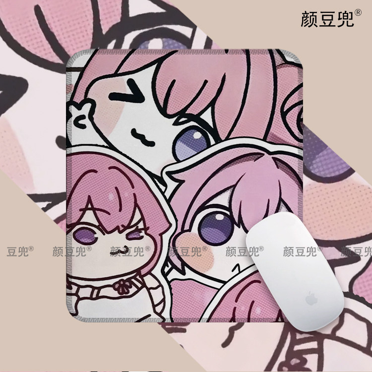 胜利女神nikke桃乐丝doro周边鼠标垫大号电竞粉色 桌面垫 防滑软
