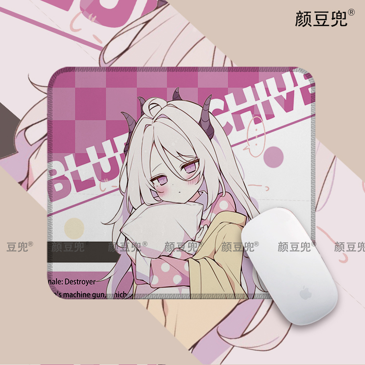 空崎日奈 碧蓝档案 电脑 小号动漫周边鼠标垫 电竞游戏锁边鼠标垫