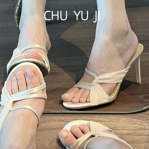 时尚休闲甜美高跟鞋女2026年春夏新款露趾外穿一字带拖鞋法式网纱