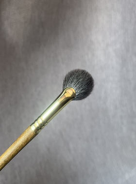 眉骨提亮刷高级灰鼠毛羊毛混毛化妆刷鼻头提亮下巴细节提亮高光刷