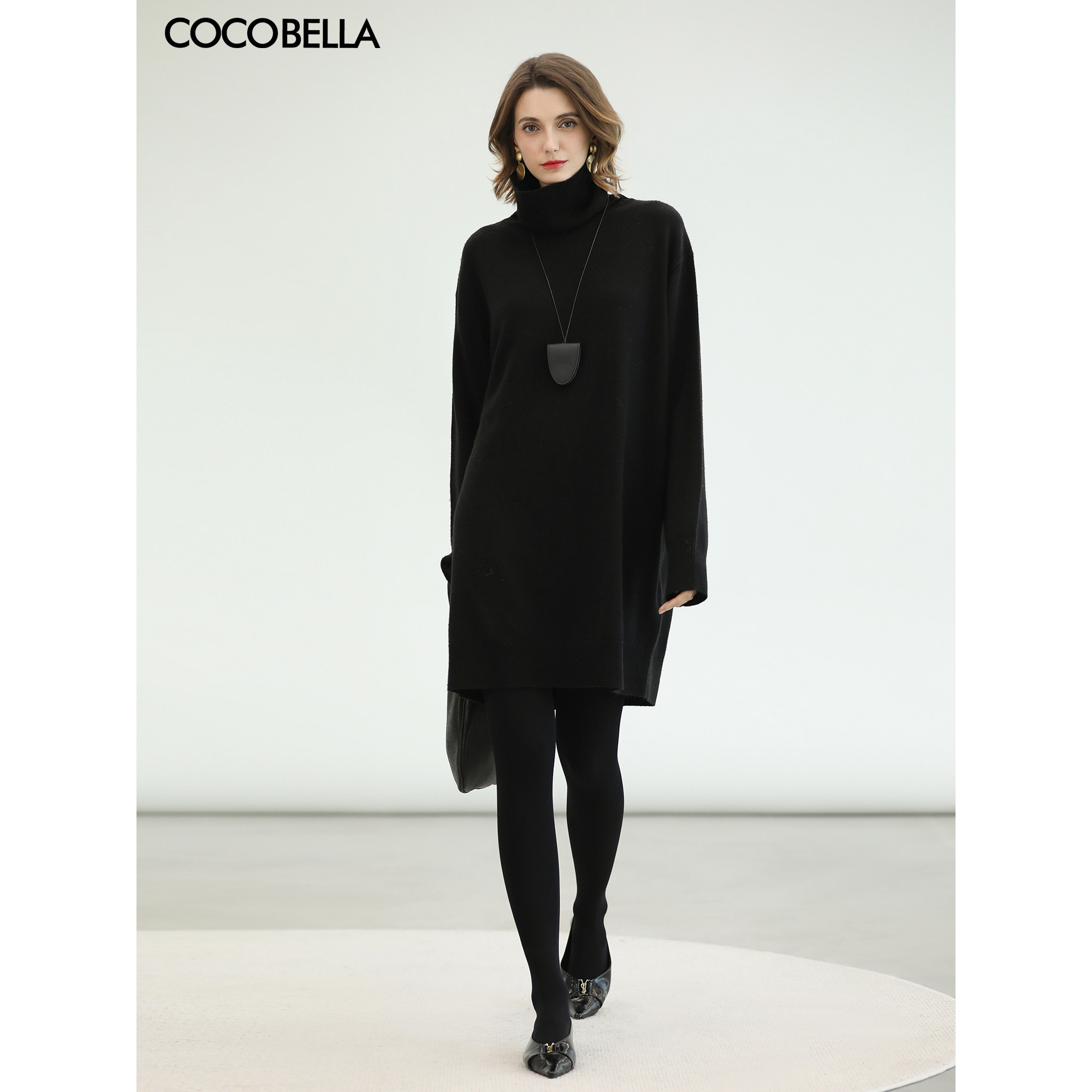 COCOBELLA高级感内搭黑色针织裙女中长款赫本风高领连衣裙MZ3225
