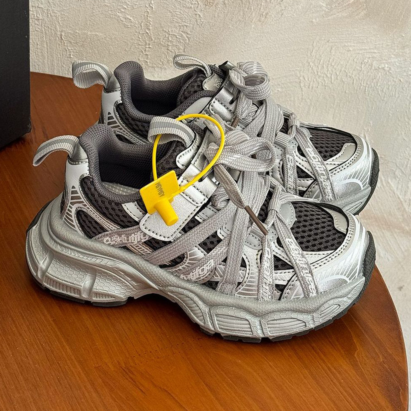 绑带炸街女童老爹鞋儿童运动鞋网面透气轻便男童跑鞋2026春季单鞋