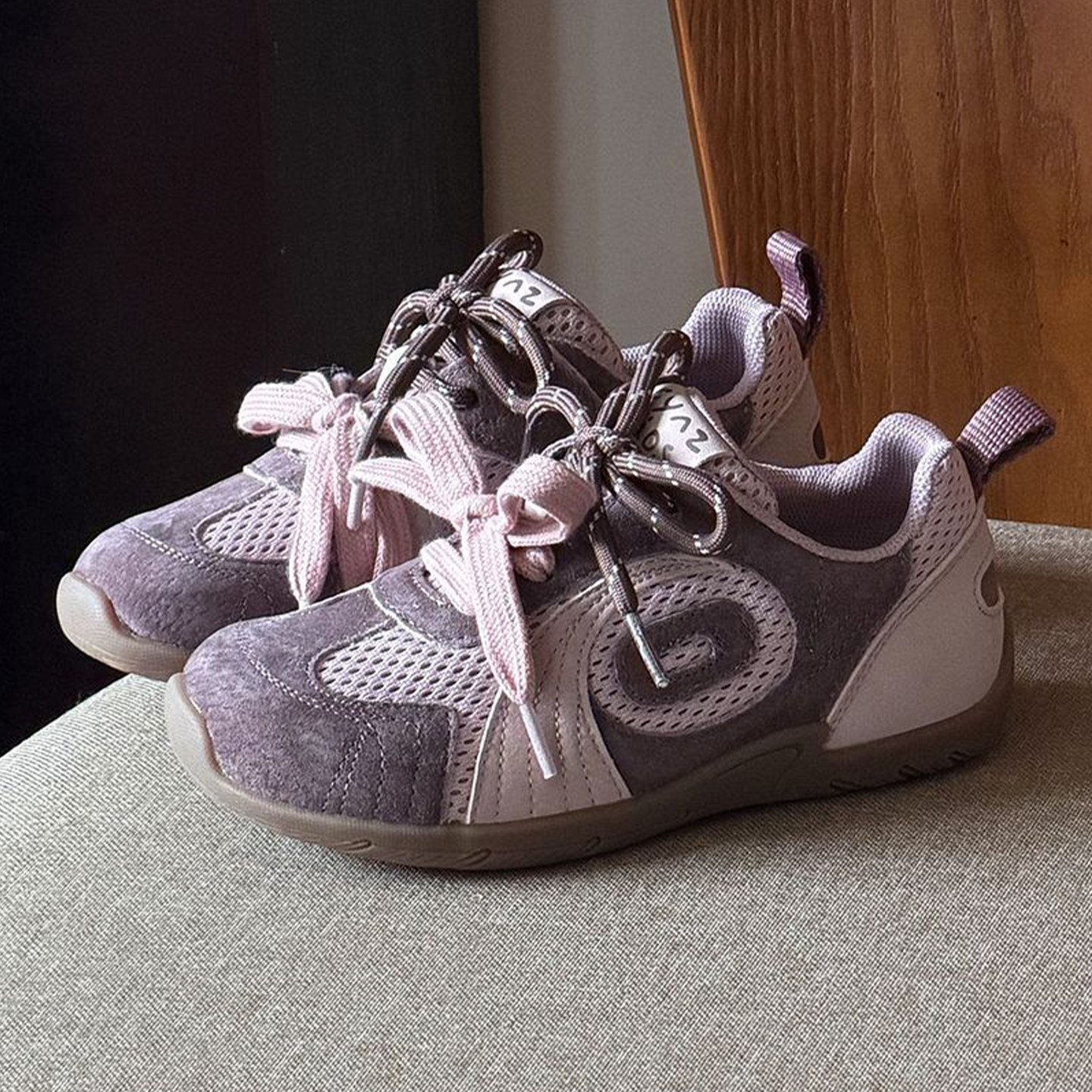 2026春季新款男女童休闲复古板鞋儿童阿甘鞋个性百搭软底德训鞋潮