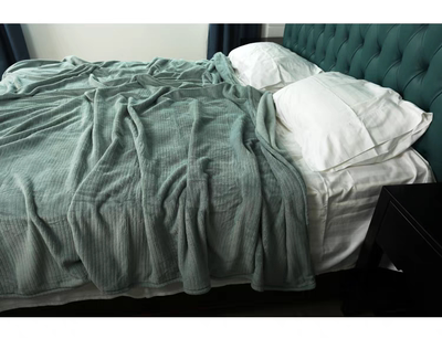 出口品质好质量条纹抗静电全消光牛奶绒床尾毯子盖毯单人午休毯子