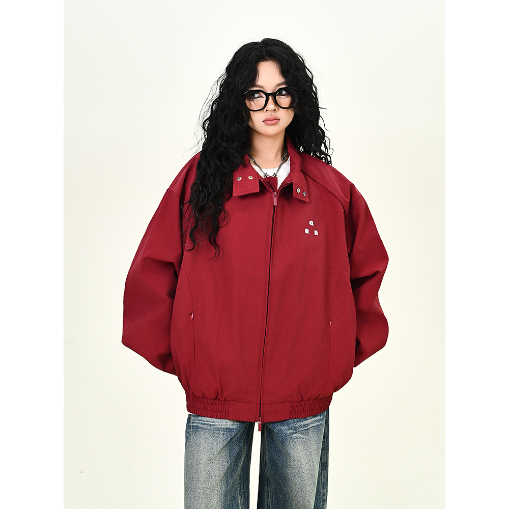 怕麻烦酒红色字母立领夹克