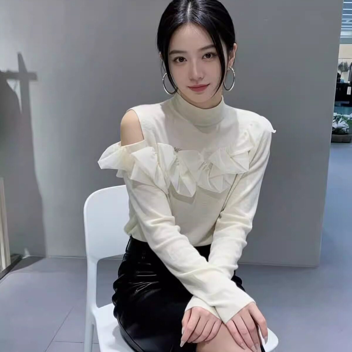 半高领露肩荷叶边修身显瘦T恤女