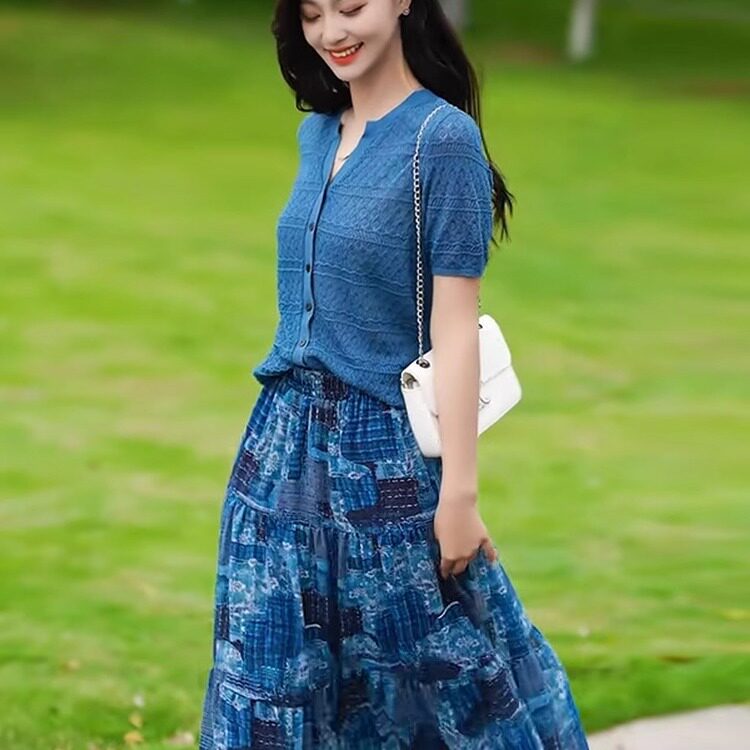 气质连衣裙女夏季新款时尚显瘦冰丝短袖针织衫碎花半身裙两件套装