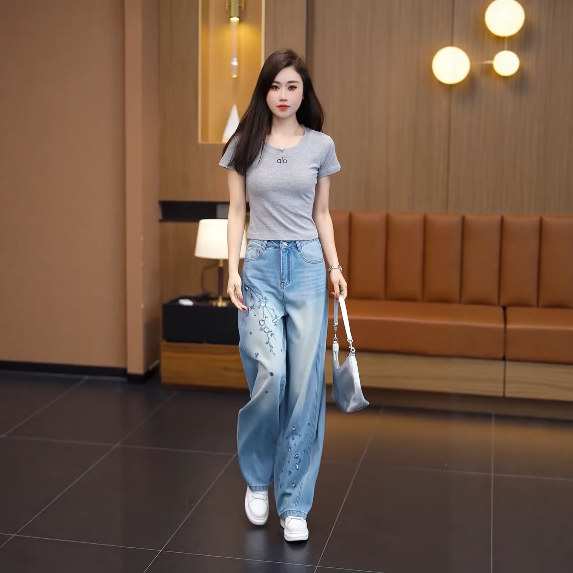 春夏高腰显瘦弯刀阔腿牛仔裤女