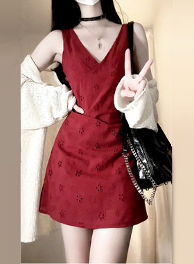 法式红色v领无袖背心连衣裙子女夏季2024新款感海边度假短裙