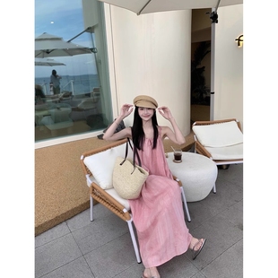 海边度假沙滩连衣裙挂脖设计感小众裙子 新款 粉色吊带长裙女装 夏季