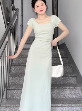 法式方领纯欲修身绿色连衣裙子女收腰气质设计感a字短袖长裙夏季