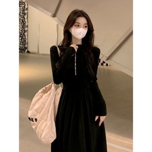 黑色v领连衣裙女春秋风衣内搭打底气质高级感收腰长裙子2025新款